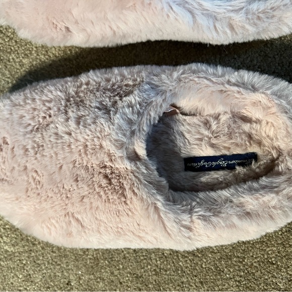 AEO slippers - Picture 3 of 3